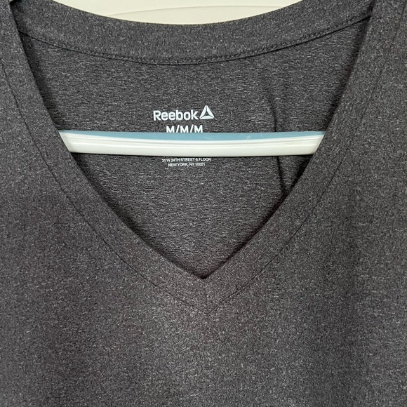 🍓 2 for $13 NWOT. Reebok shirt in grey. 1 Size L/G & 1 M - Picture 6 of 6